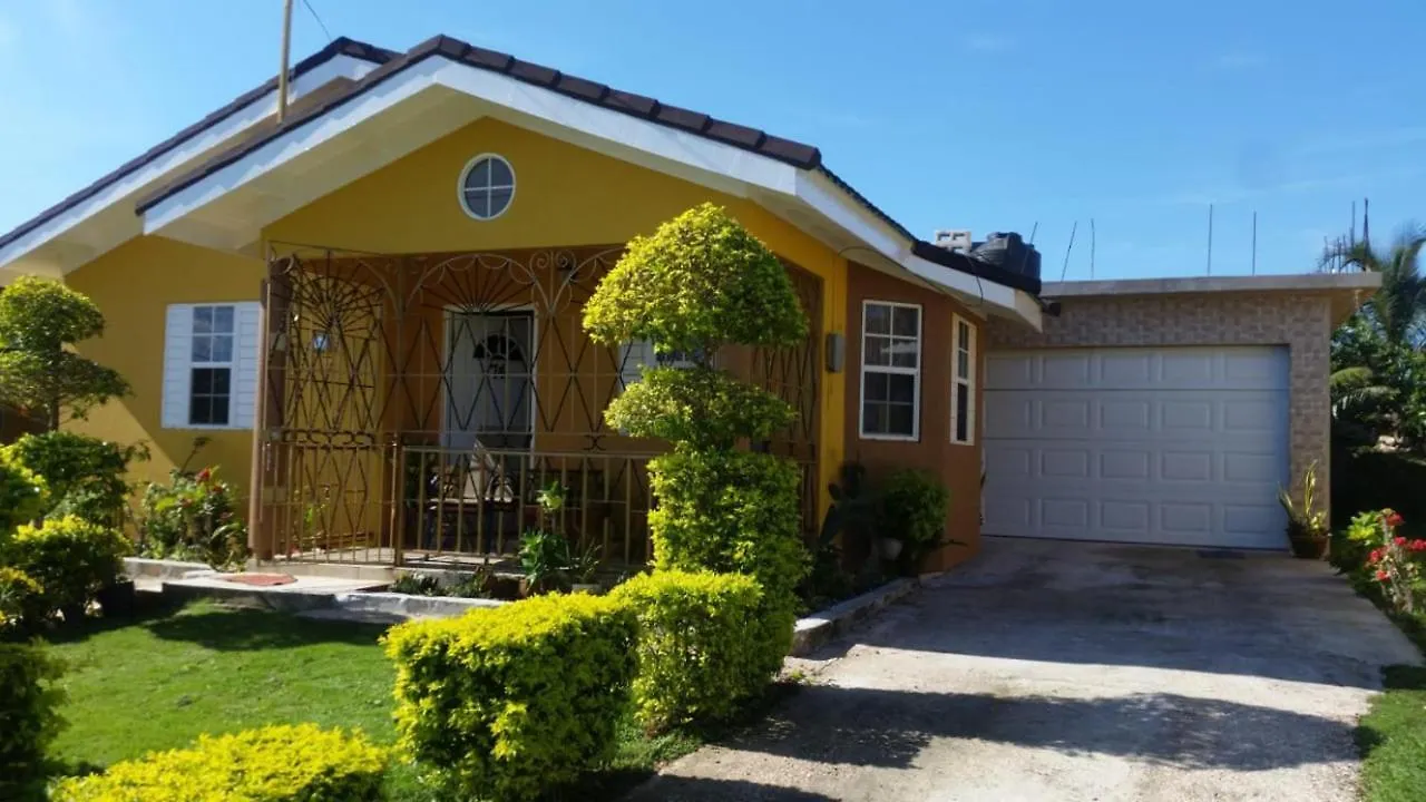 Sensational 2 Bedroom Getaway In Florence Hall