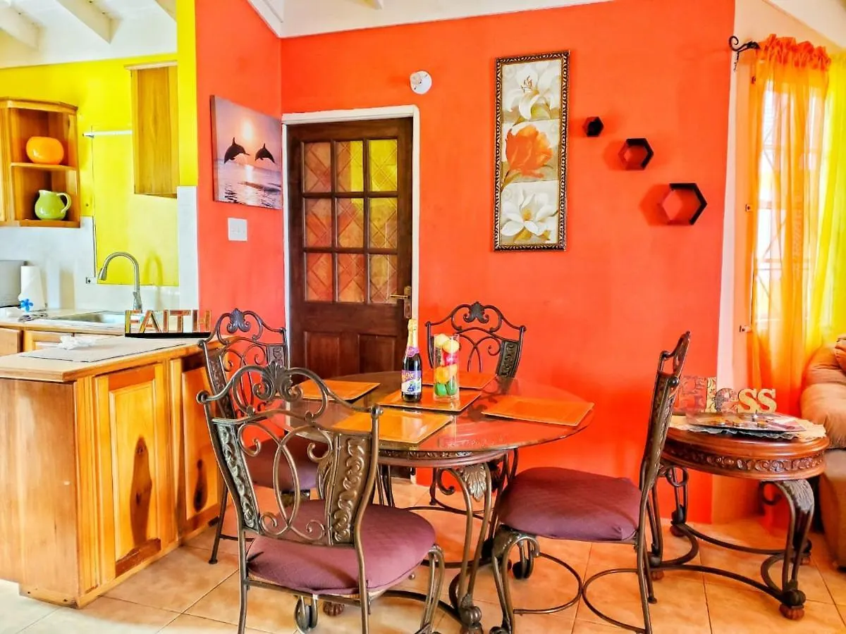 Sensational 2 Bedroom Getaway In Florence Hall