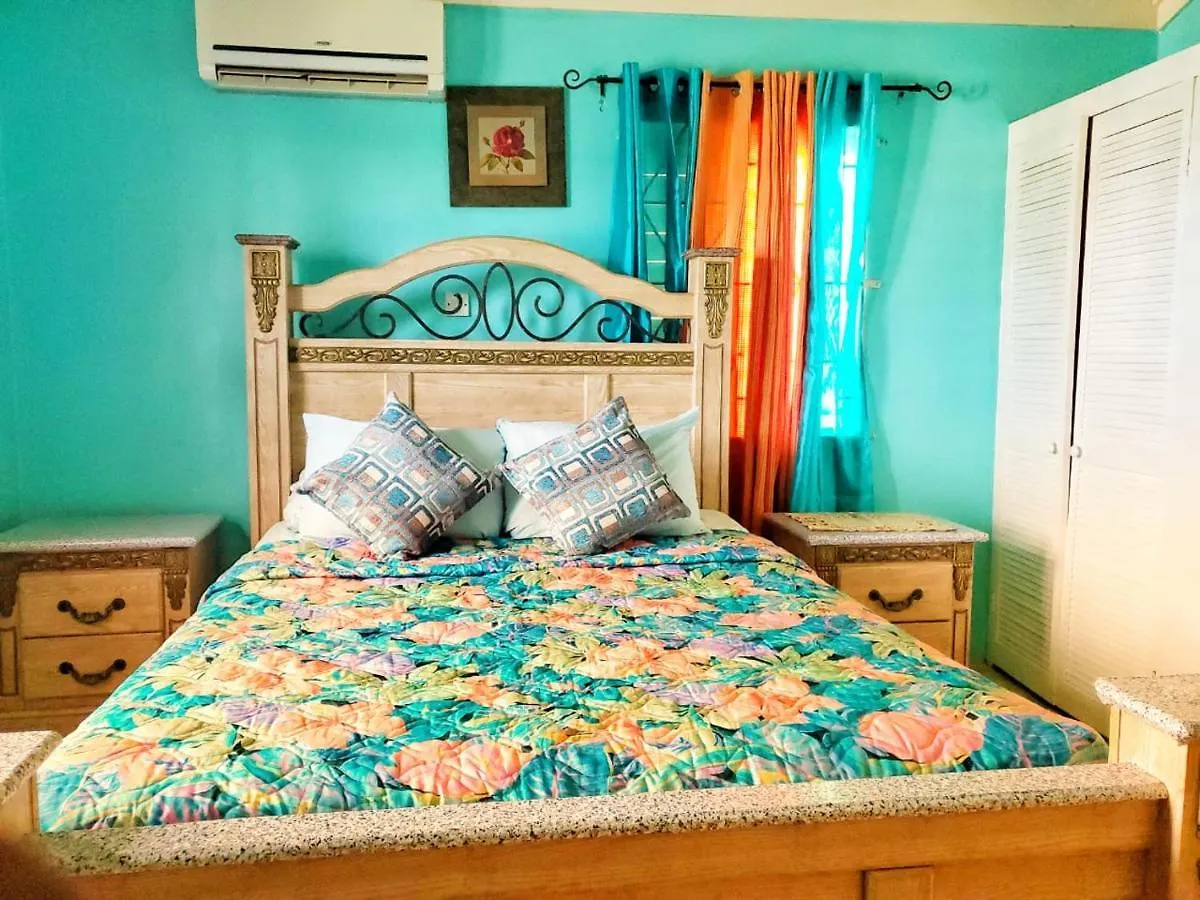 Sensational 2 Bedroom Getaway In Florence Hall Holiday home