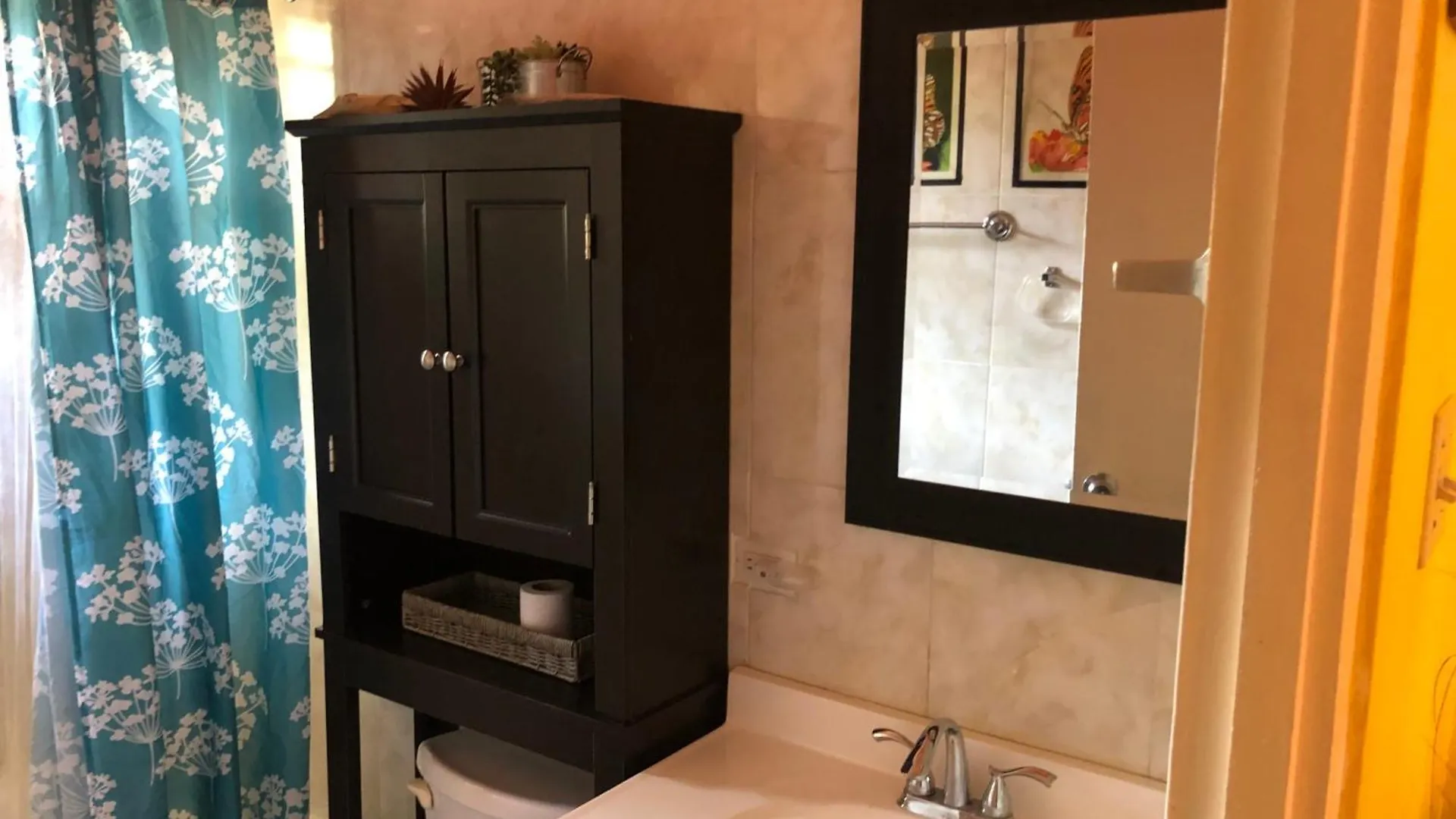 Sensational 2 Bedroom Getaway In Florence Hall