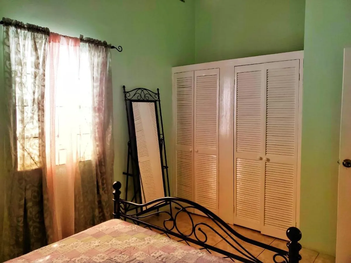Sensational 2 Bedroom Getaway In Florence Hall